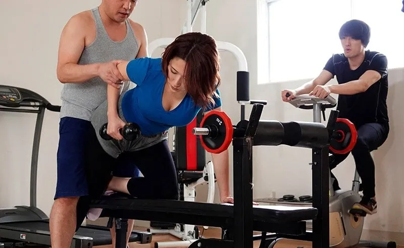 Chồng phát hiện người vợ địt trộm với huấn luyện viên thể hình