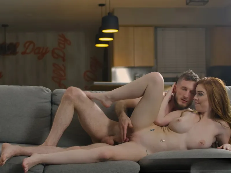 đang tăng ca mà người tình cứ dùng bướm dụ tôi doggy cùng em